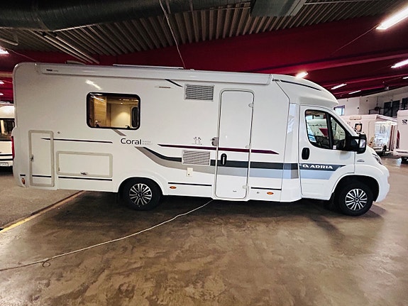 Adria CORALL S 670 SLT Dusch och toa bak, vinter pkt