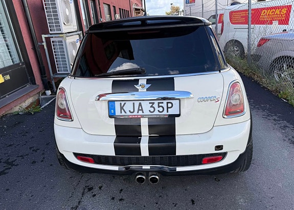 MINI Cooper S 5 of 6