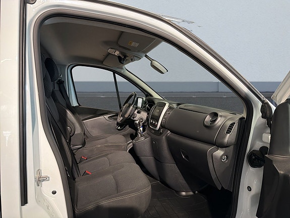 Renault Trafic 6 of 11