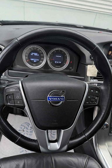 Volvo V70 7 of 17