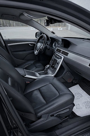 Volvo V70 11 of 17