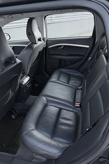 Volvo V70 9 of 17