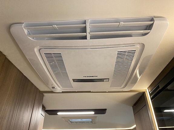 Kabe Travel Master 830 Imperial LGB 22 of 25