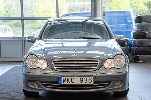 Mercedes-Benz C180 2 of 5
