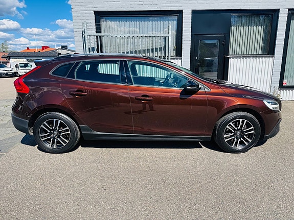 Volvo V40 Cross Country 10 of 23