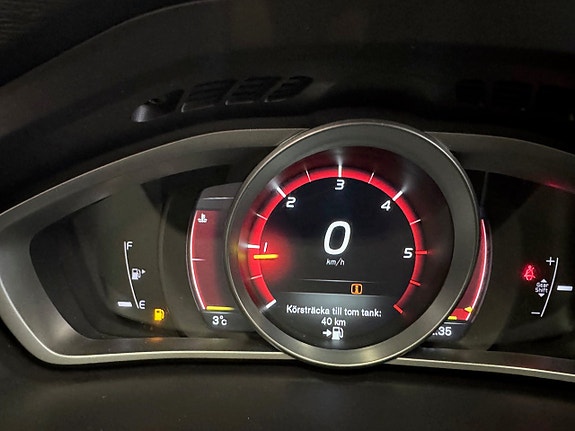 Volvo V40 Cross Country 21 of 23