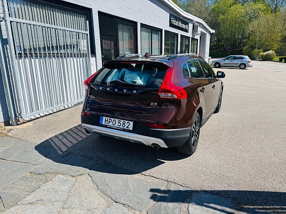Volvo V40 Cross Country 3 of 23