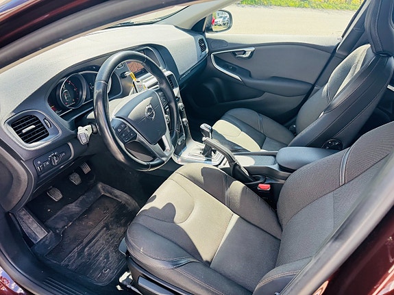 Volvo V40 Cross Country 8 of 23