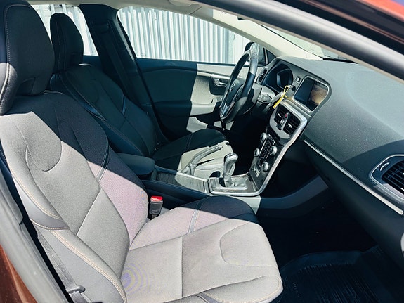Volvo V40 Cross Country 5 of 23