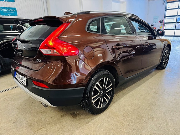 Volvo V40 Cross Country 15 of 23