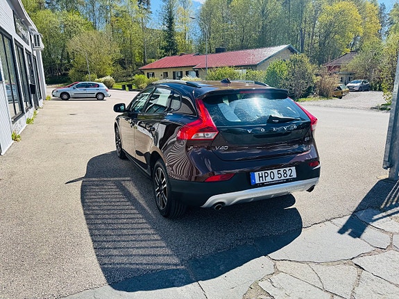 Volvo V40 Cross Country 4 of 23