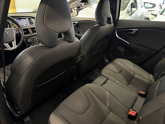 Volvo V40 Cross Country 19 of 23