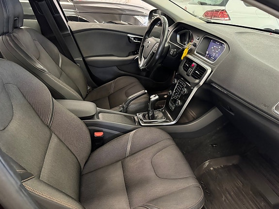 Volvo V40 Cross Country 17 of 23