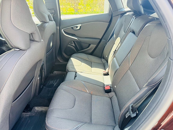 Volvo V40 Cross Country 7 of 23