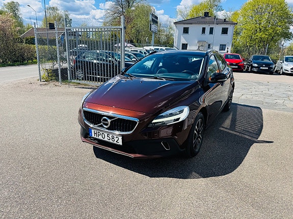 Volvo V40 Cross Country 2 of 23