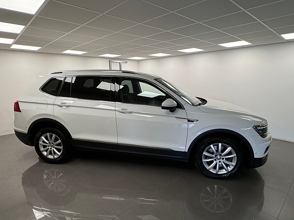Volkswagen Tiguan Allspace 12 of 16