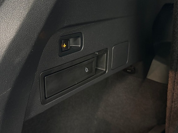 Volkswagen Tiguan Allspace 14 of 16