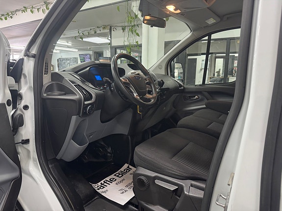 Ford Transit Custom 18 of 23