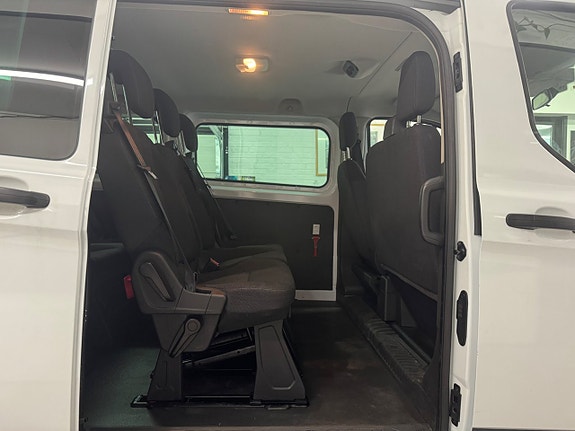 Ford Transit Custom 12 of 23