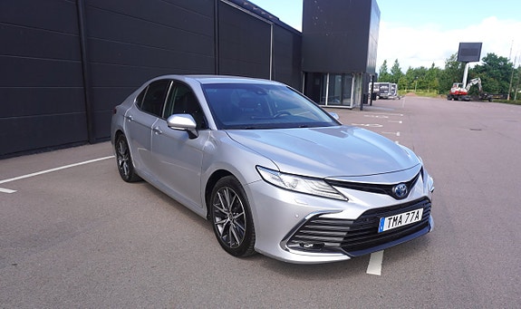 Toyota Camry 7 of 9