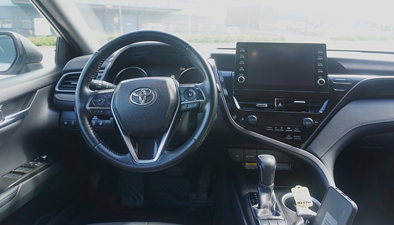 Toyota Camry 9 of 9