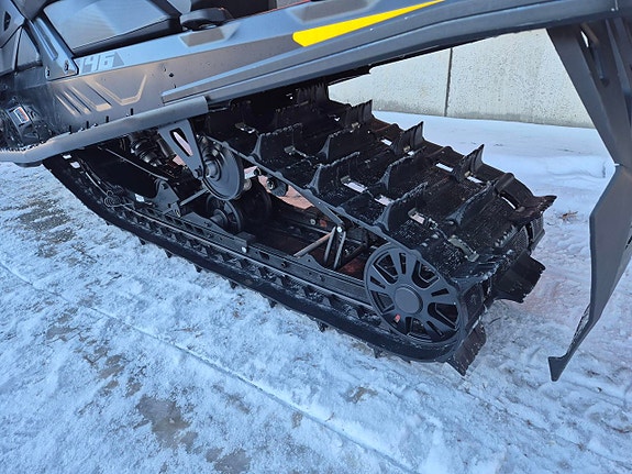 Ski-Doo 850 BACKCOUNTRY XRS 146 -21 3 of 3