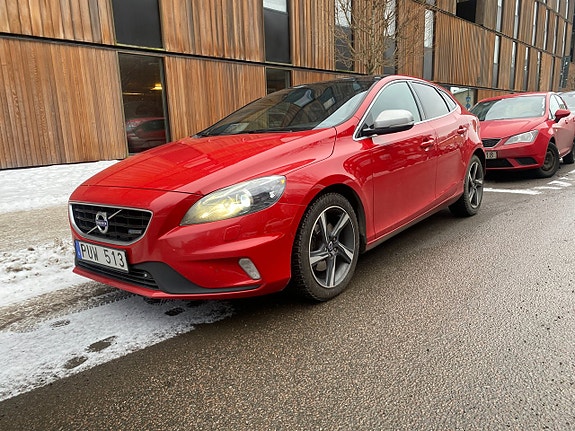 Volvo V40 2 of 21