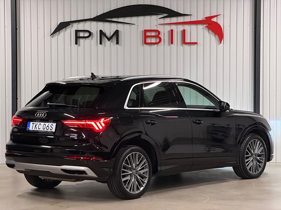 Audi Q3 3 of 5