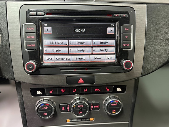 Volkswagen Passat 9 of 11