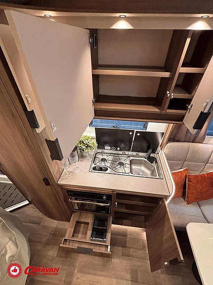 Kabe Travel Master Novum Compact 720 LXL / AC / 170hk / B-körkort / 9 of 27