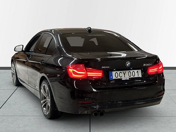 BMW 330i 3 of 5