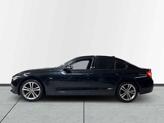 BMW 330i 2 of 5