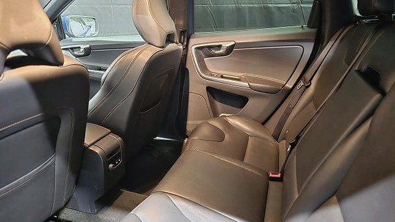 Volvo XC60 12 of 27