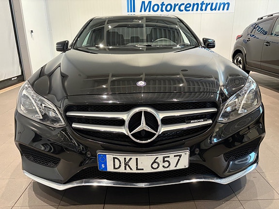 Mercedes-Benz E220 2 of 15