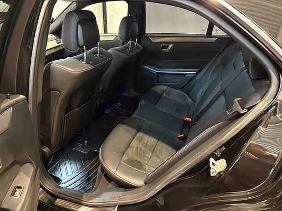 Mercedes-Benz E220 11 of 15