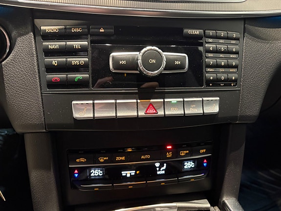Mercedes-Benz E220 15 of 15
