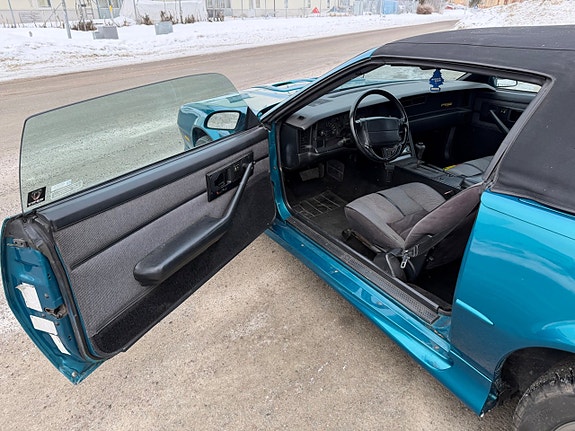 Chevrolet Camaro 12 of 18