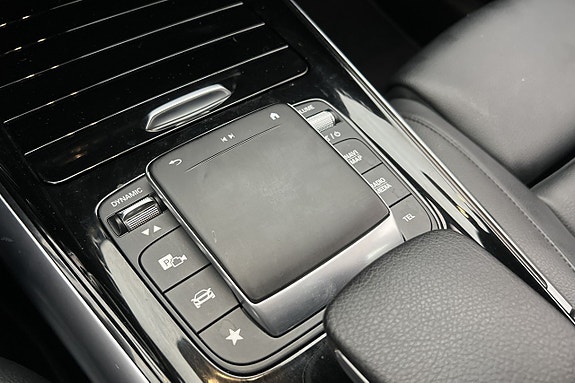 Mercedes-Benz GLA250 e 26 of 30