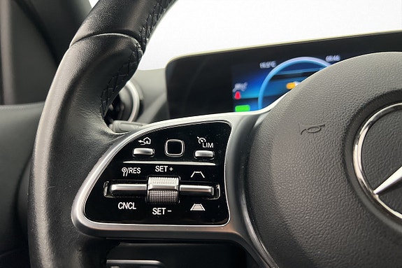 Mercedes-Benz GLA250 e 29 of 30