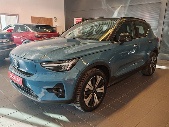 Volvo XC40 3 of 5