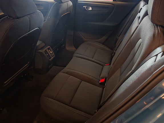 Volvo XC40 13 of 19