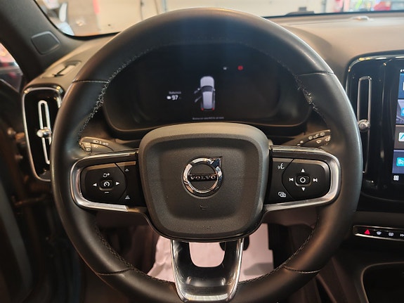 Volvo XC40 12 of 19