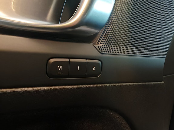 Volvo XC40 9 of 19