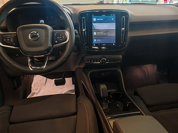 Volvo XC40 10 of 19
