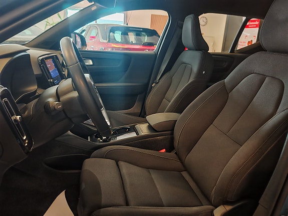 Volvo XC40 7 of 19