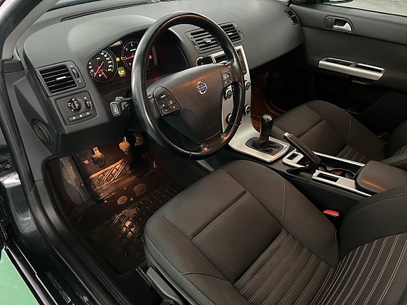 Volvo V50 9 of 17