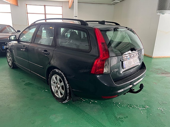 Volvo V50 4 of 17
