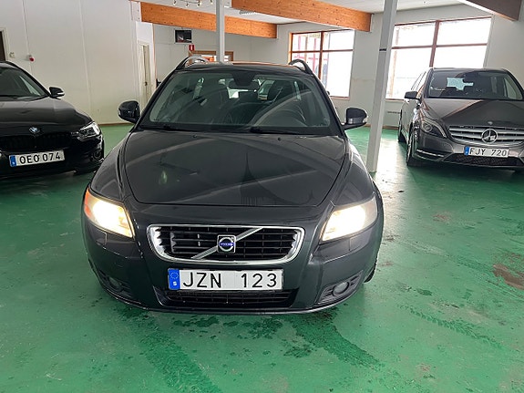 Volvo V50 2 of 17