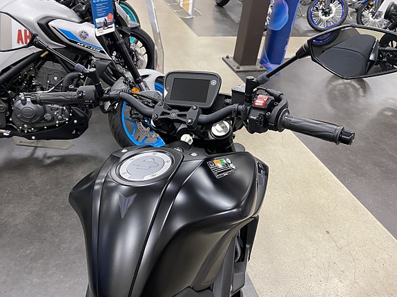Yamaha MT-125 2025 TECH BLACK 2 of 6