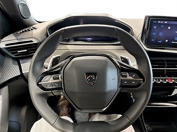 Peugeot 2008 10 of 17